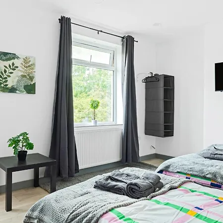 Stanion Luxurious 3 Bedroom Modern House Northamptonshire, Double, Twins, Single, Free Parking, Free Wi-Fi, Pets, Up To 8 Sleeps, 4 Smart Tvs Corby Exterior photo