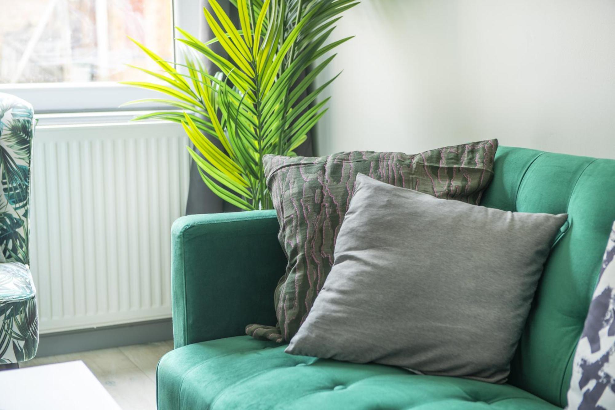 Stanion Luxurious 3 Bedroom Modern House Northamptonshire, Double, Twins, Single, Free Parking, Free Wi-fi, Pets, Up To 8 Sleeps, 4 Smart Tvs *